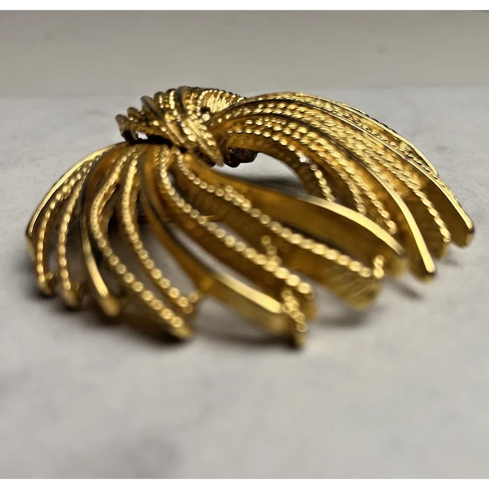 Monet Cordelia Brooch Pin Starburst Fringe Fireworks Gold Tone Vintage 1960s 2